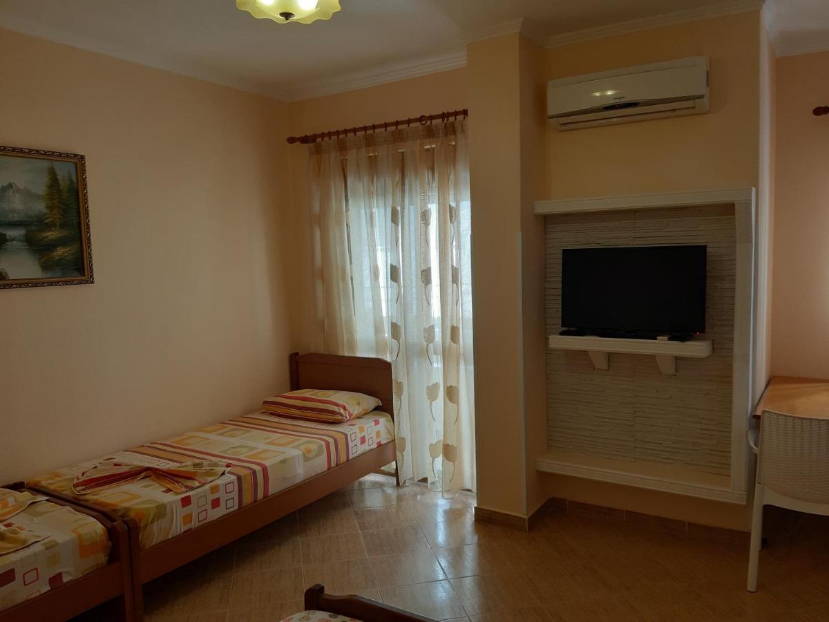 Pensjonat Amras House *