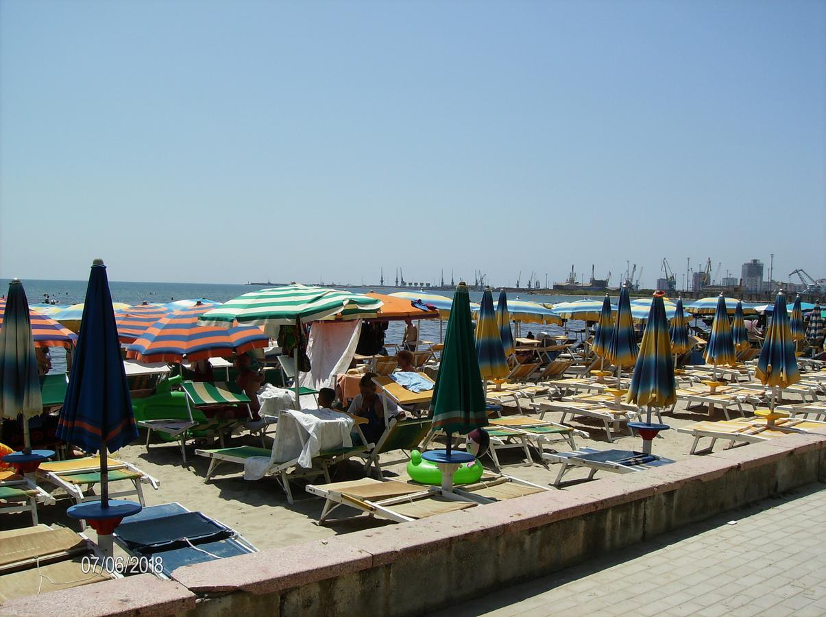 Amras House Pensjonat Durrës