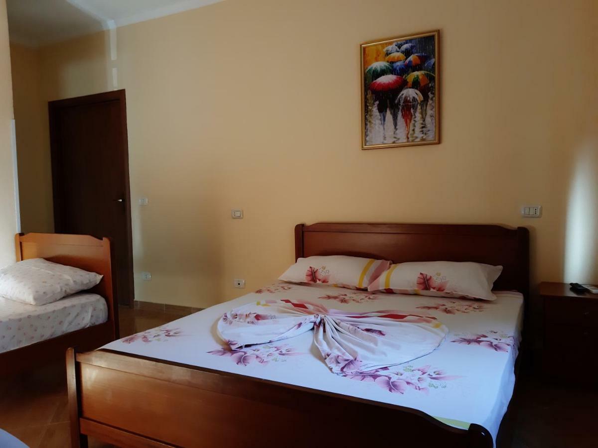 Amras House Pensjonat Durrës